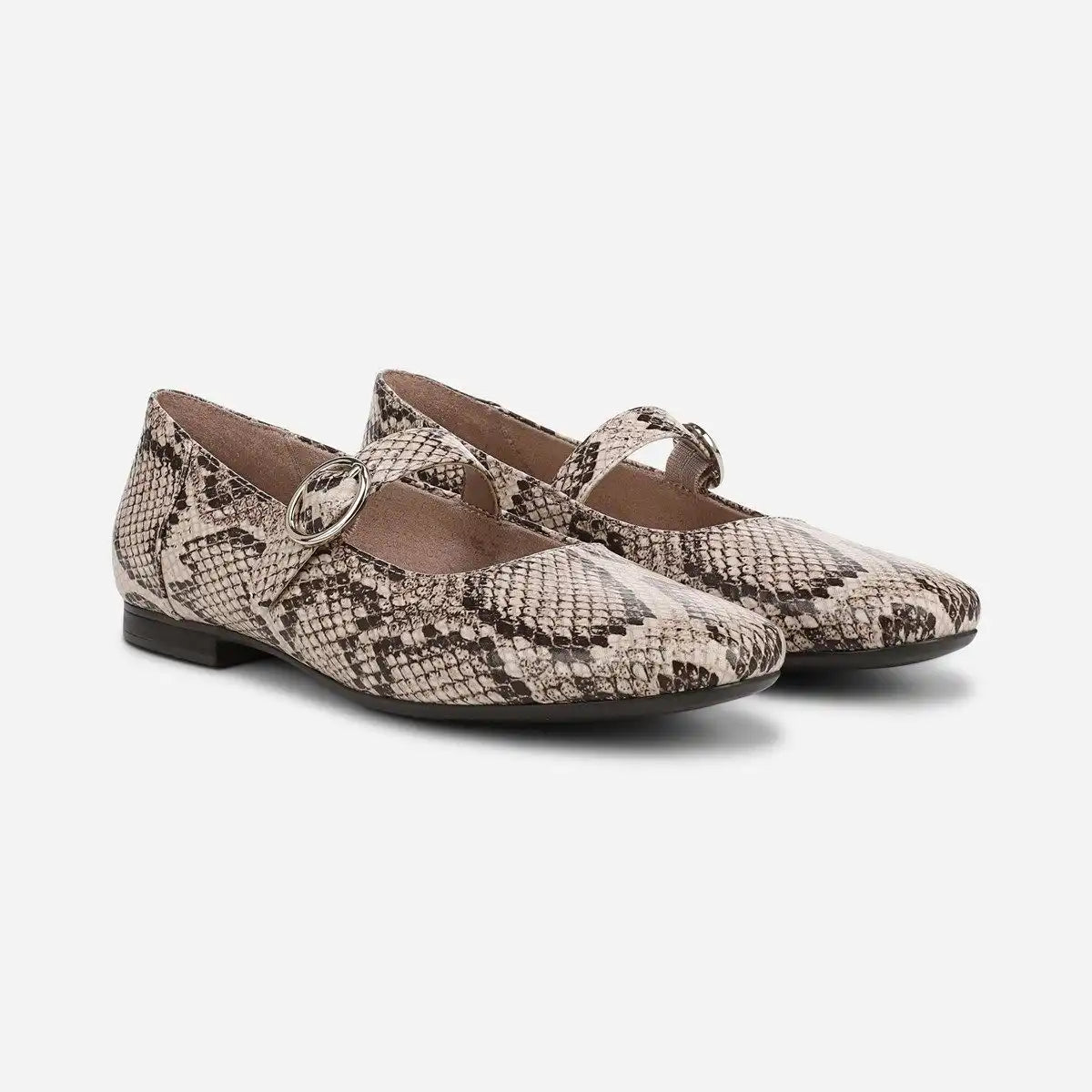 Kelly Mary Jane Flat
